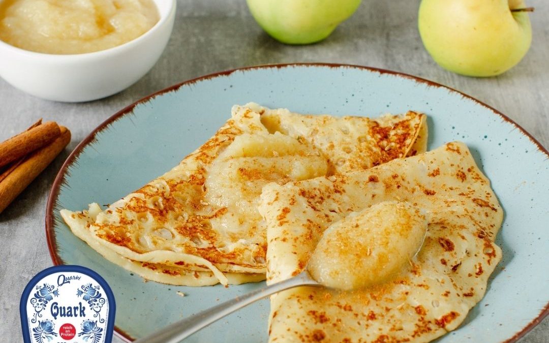 Fluffige Quarkpfannkuchen mit Apfelmus
