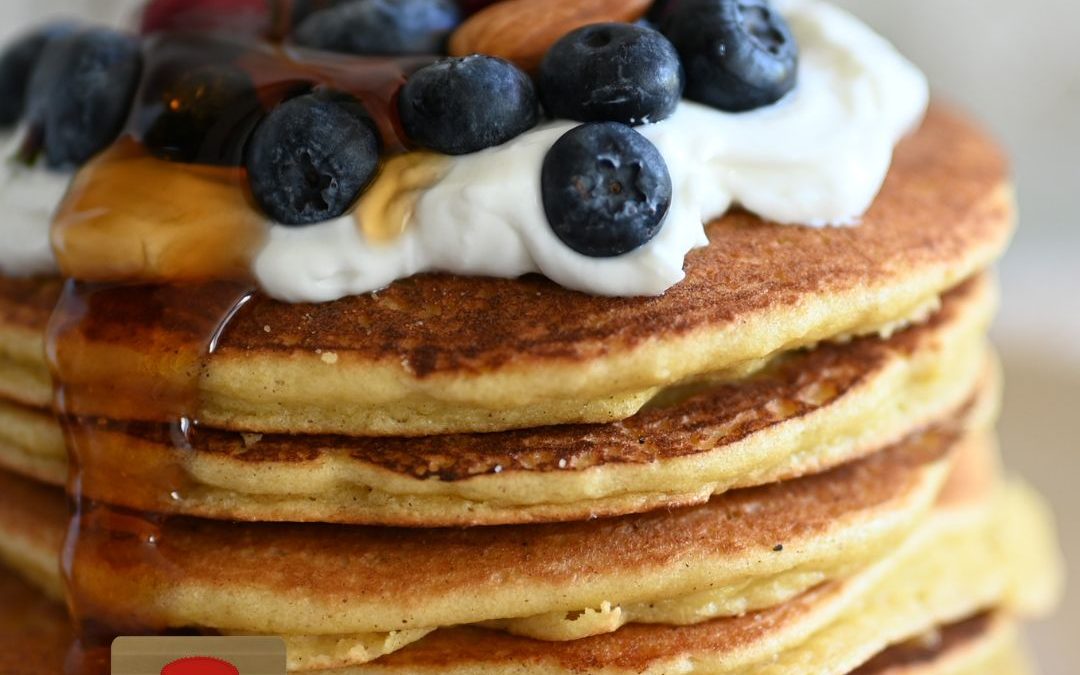 Kefir-Pancakes mit Honig und Beeren