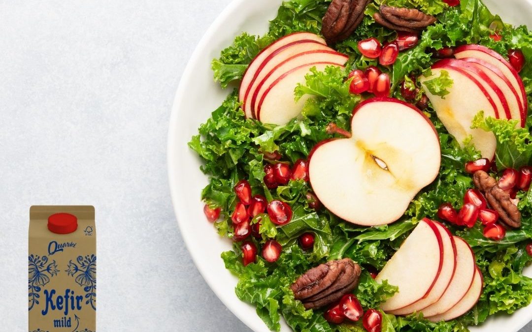 Winterlicher Grünkohl-Salat mit Kefir-Dressing